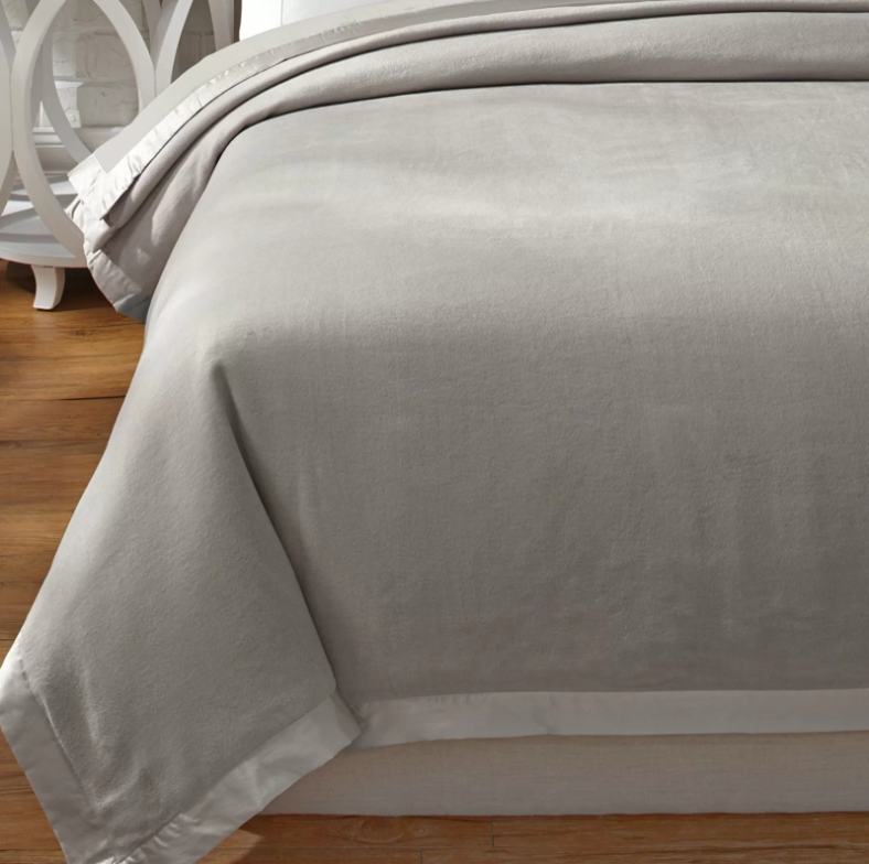 BLANKET SILK FLEECE MOONBEAM SILVER (Available in 2 Sizes)