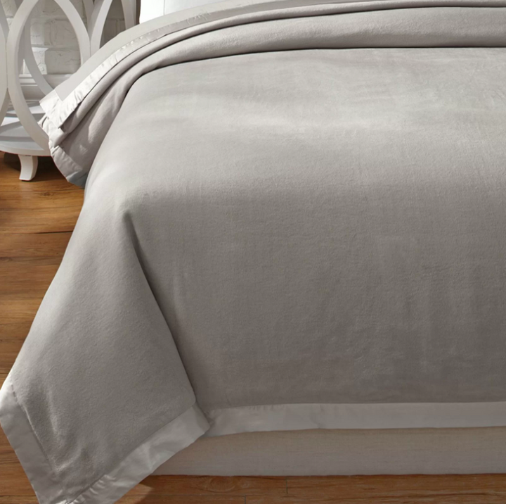 BLANKET SILK FLEECE MOONBEAM SILVER (Available in 2 Sizes)